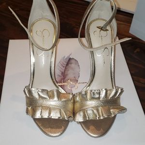 Jessica Simpson gold ruffle heel, size 7